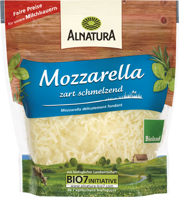 Alnatura Bioland-Mozzarella gerieben 