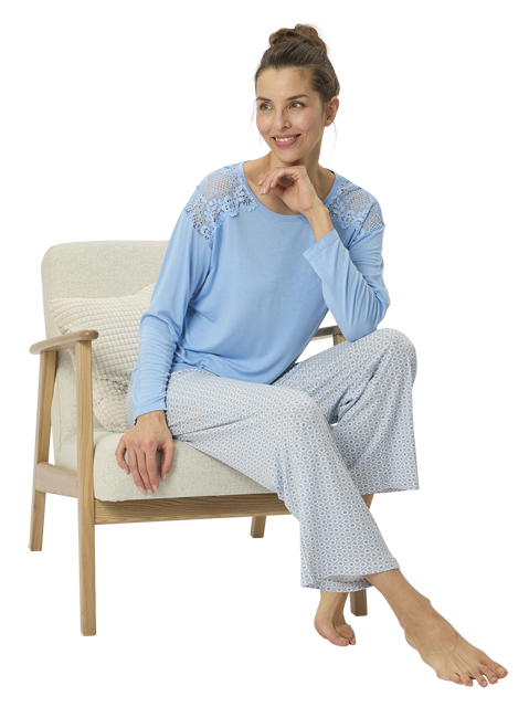by Louise Damen Pyjama