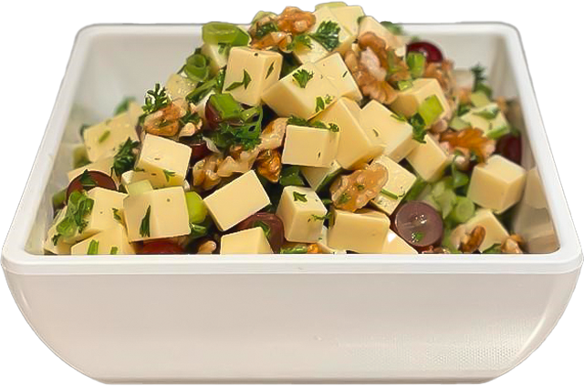 Bergkäsesalat mit gerösteten Walnüssen 