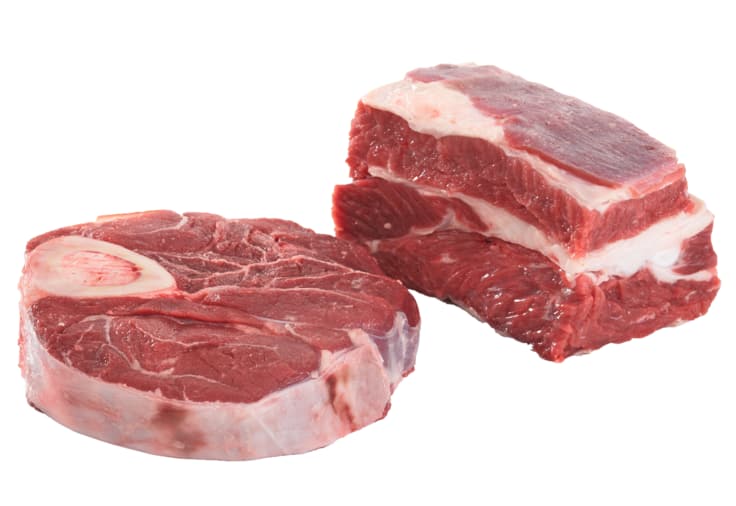 Jungbullen-Suppenfleisch* oder -Beinscheiben*