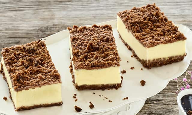 Ab Donnerstag erhältlich: ¹Zupfkuchen-Schnitten – 2 Stück