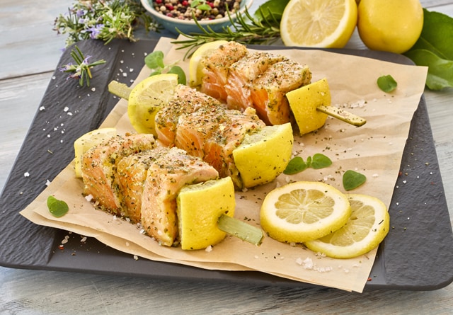 Mittwoch bis Samstag: ²Lachsspieße Lemon